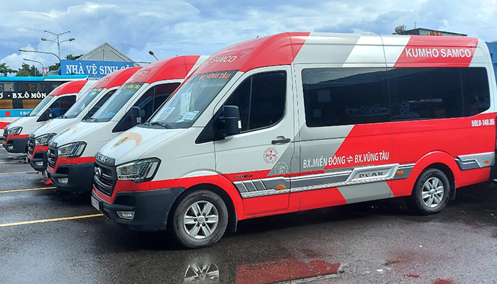 Hãng xe Kumho Samco sử dụng xe limousine 11 chỗ để vận chuyển hành khách từ Bến xe Miền Đông đến Vũng Tàu. (Hình ảnh mang tính chất tham khảo)